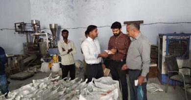 मुख्यमंत्री उड़न दस्ता फरीदाबाद द्वारा टाटा नमक की नकली पैकिंग बनाने वालो पर मारा छापा